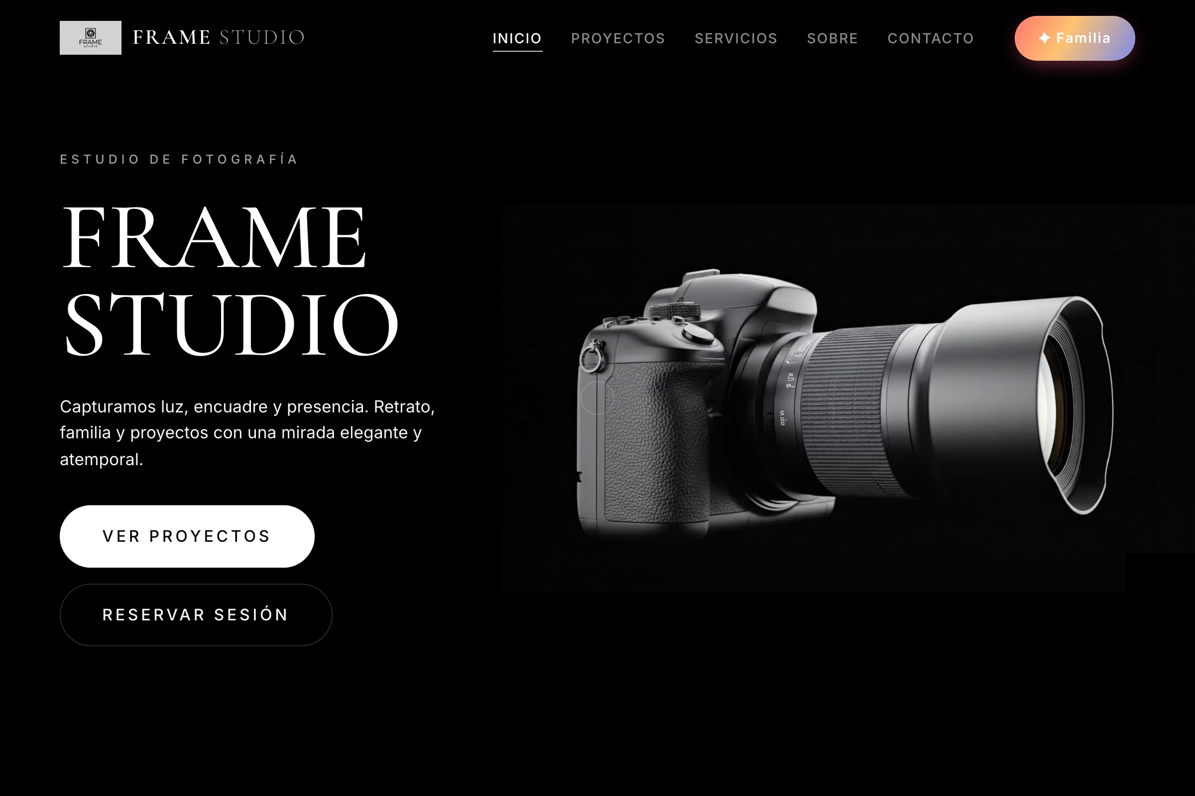 Portada de la web de FRAME Studio: estudio de fotografía, hero oscuro con cámara réflex y titular serif